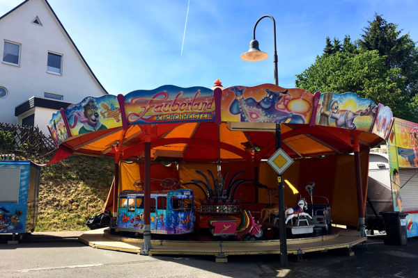 Zauberland_Karussel_Vorderansicht