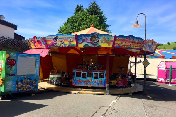 Zauberland_Karussel_Vorderansicht_vl