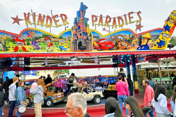 Kinderparadies-Frontansicht